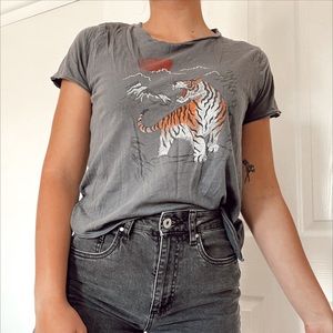 tiger graphic tee